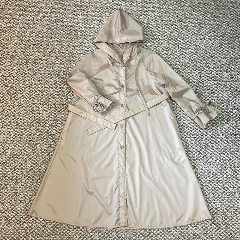 Vintage Saxton Hall Thin Lightweight Nylon Hooded Belted Long Windbreaker - Tan